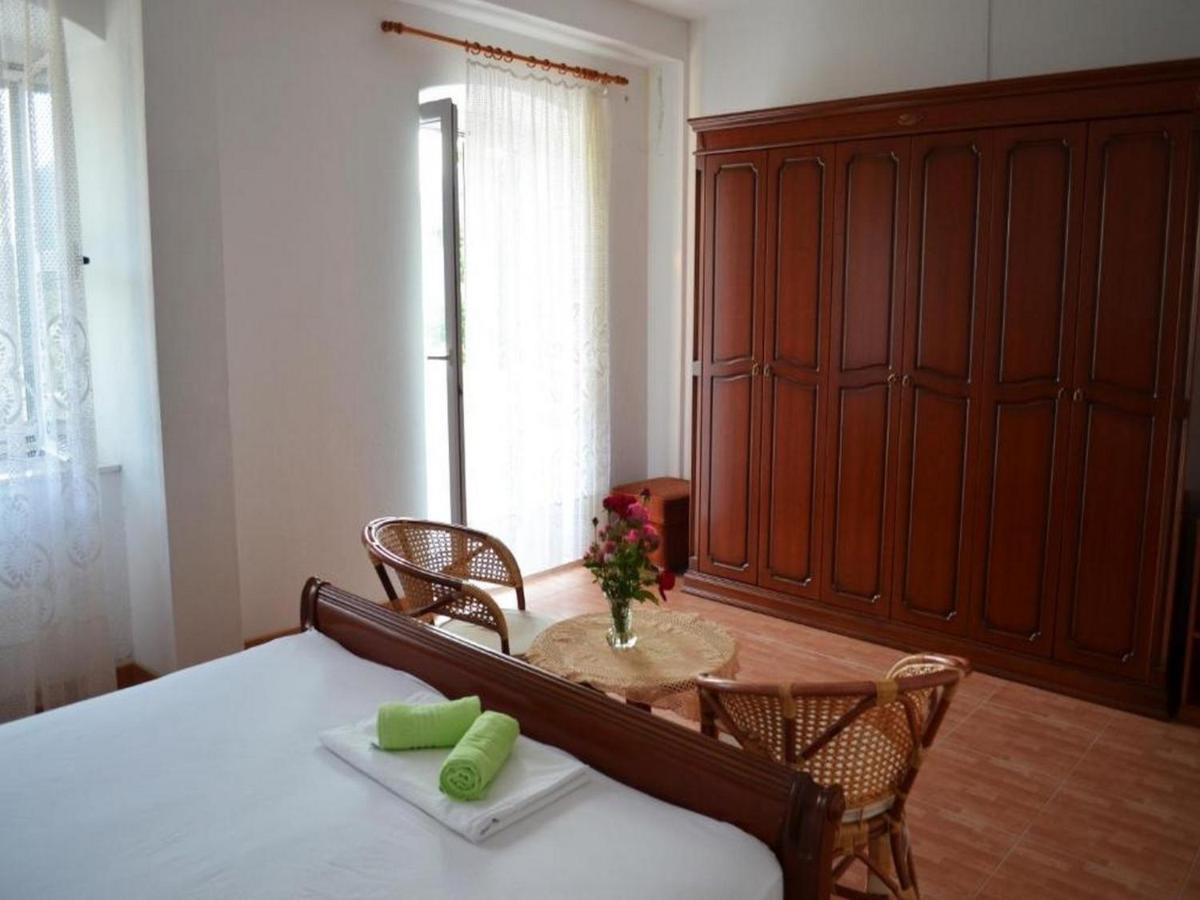 Holiday Home Carevic Gornja Brela ภายนอก รูปภาพ